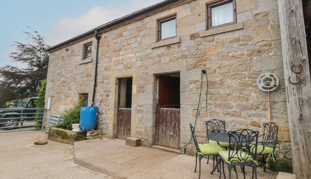 THE GRANARY, pet friendly, character holiday cottage in Rothbury