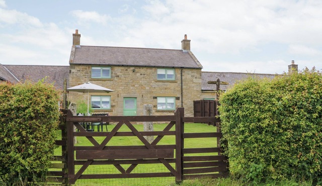THE GRANARY, pet friendly, with a garden in Morpeth