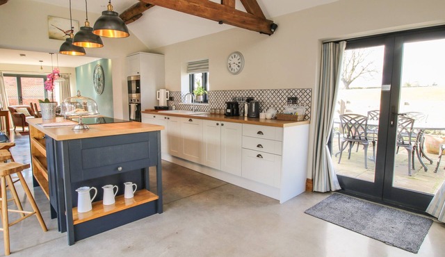 THE GRANARY, pet friendly, with open fire in Edgmond, Shropshire