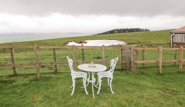THE GRANARY, pet friendly, country holiday cottage in Sanquhar