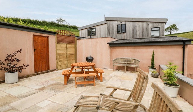 THE GRANARY, pet friendly, character holiday cottage in Wiveliscombe