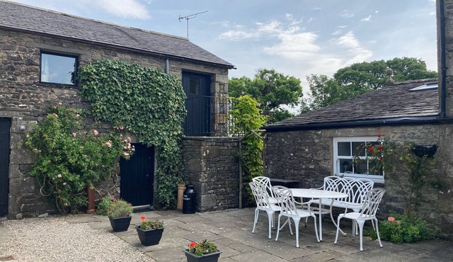 THE GRANARY, pet friendly, with a garden in Kirkby Lonsdale
