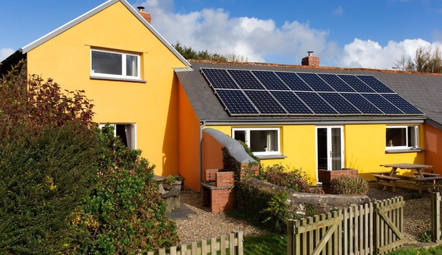 The Granary, shared hot tub and sauna