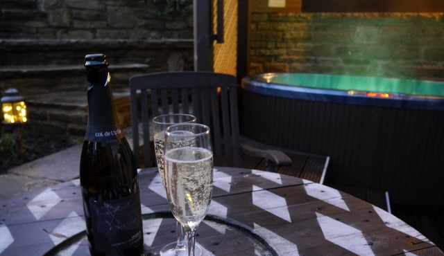 The Granary with hot tub - 2 miles from Skipton