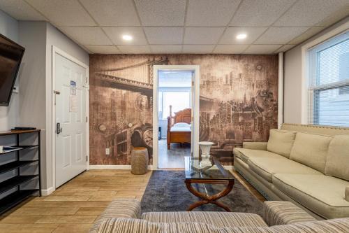 The Grand 9BR 5BA 25 Beds NYC MetLife Free Parking
