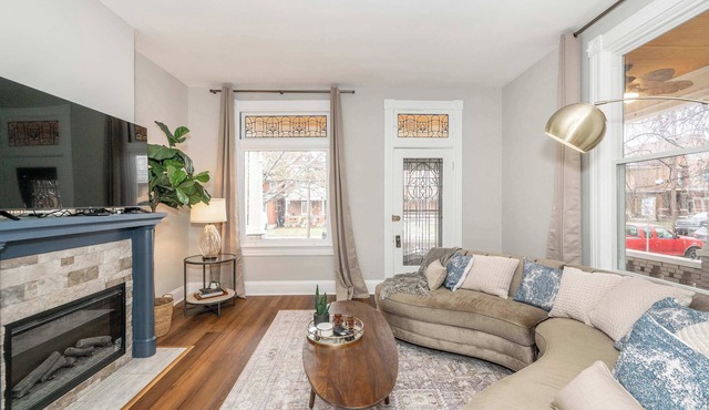 The Grand Elm House – Updated 4 BDR Close to City!