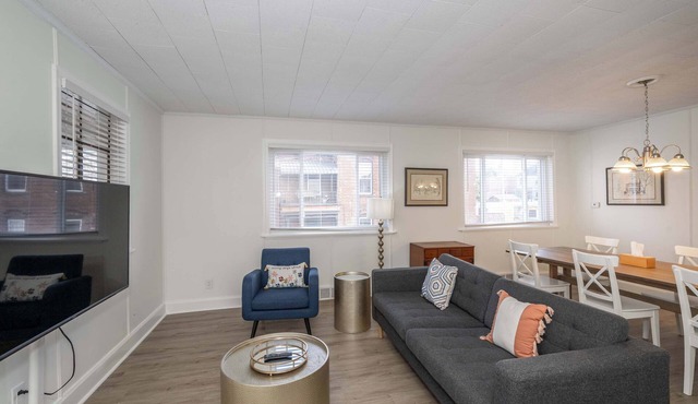 The Grand Elm Suite 1 – Sleeps 4