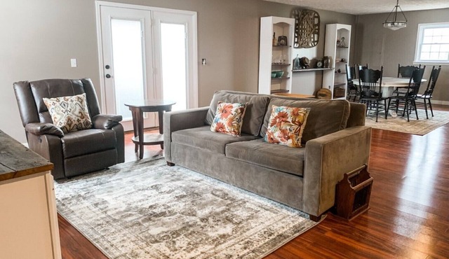 The Grand Escape - Central Kentucky Green River Vacation Stay