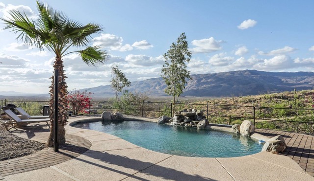 The Grand Horizon; off-grid AZ estate home with sparkling pool