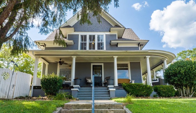 The Grand House - 5BD & 3 BA