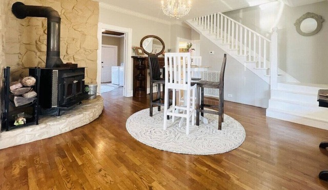 The Grand House - With Accessibility | Family Rooms | Fenced Yard | Dog Friendly