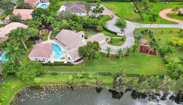 The Grand Luxe 8BR Villa w POOL and basketball