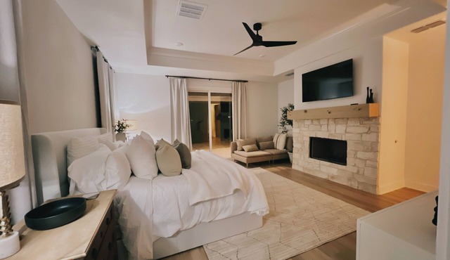 The Grand Mansion on 1 acre with 7 bathrooms!