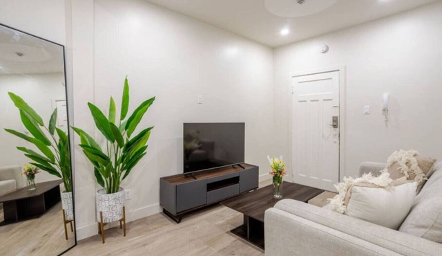 The Grand NDG Stay|Your Home in NDG