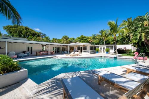 The Grand Palm Château - Luxury Family Home Pool