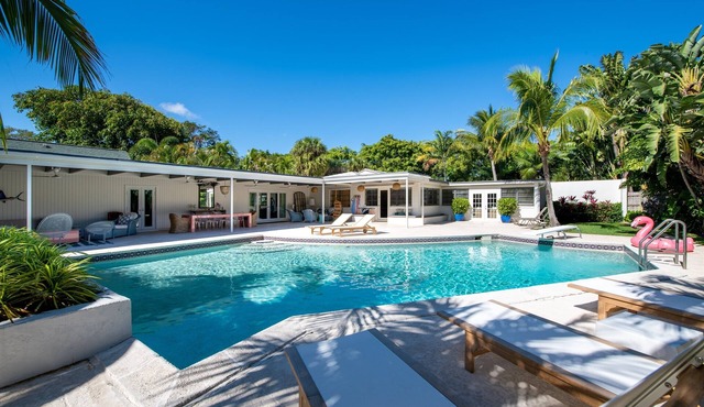 The Grand Palm Château - Luxury Family Home | Pool