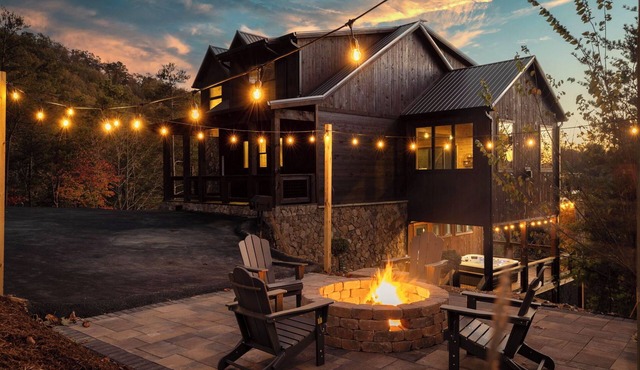 The Grand Sumeru-Luxury Smoky Mountain Retreat with Indoor Pool-Panoramic Views