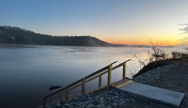THE GRAND VIEW. nBeautiful RV lot on the banks of the Kentucky Lake/TN River.nn