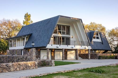 The Grand Waterside Estate Easy drive to Yosemite