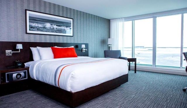 The Grand Winnipeg Airport Hotel by Lakeview