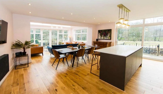 The Grande Suite at Nydsley Hall - 2 Bedroom Apartment with Hot Tub