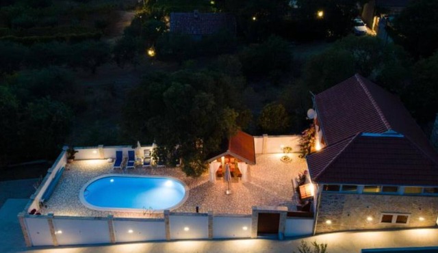The Grandfather Villa – Heated Pool Retreat
