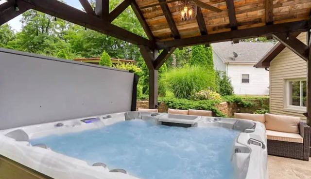 The Grandview Retreat. Elite 4 bedroom & Hot Tub