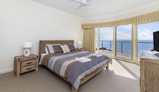 'The Grange' - Panoramic Sea Views!