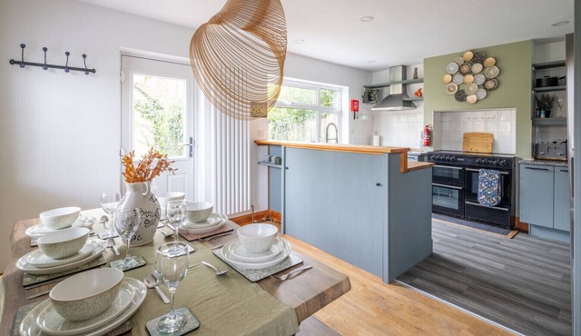 The Grantchester - Charming 20th Century Home