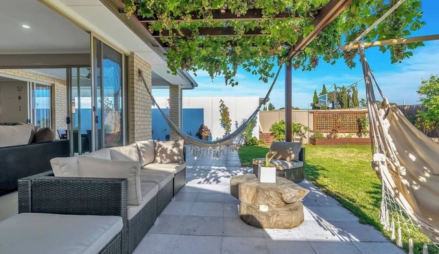 The Grapevine An Indoor Outdoor Urban Retreat