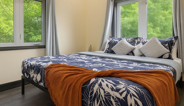 The Grassy Oasis - Garden Suite | King Bed | Detached | Self contained