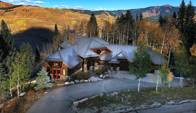 The Gray Fox! Luxury, Hot tub, Sauna, Ski in/out