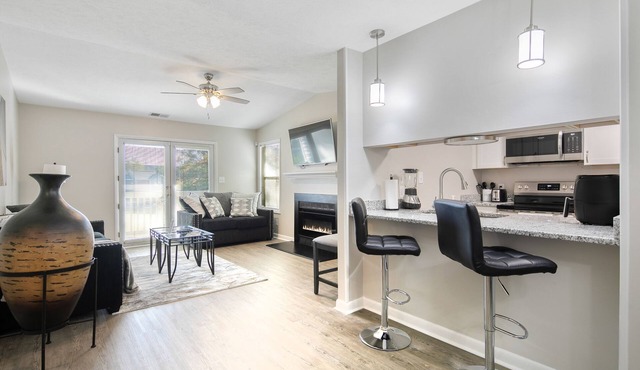 The Gray Retreat - Luxury Condo