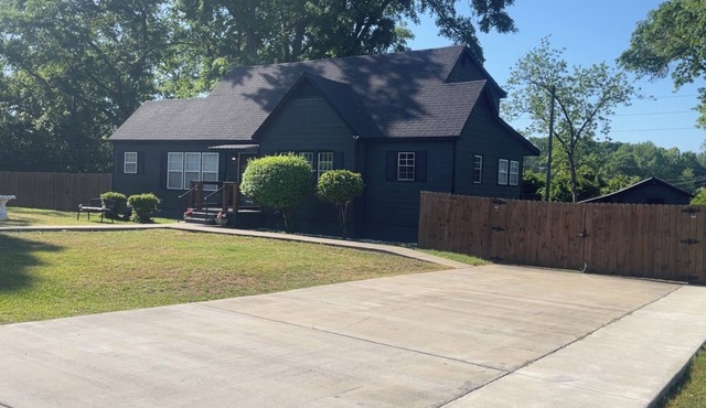 The Gray Villa- 2.8 Miles to Bryant-Denny Stadium