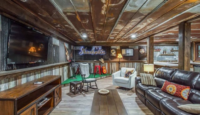 The Graycroft - Billiards, Karaoke, and Stage!