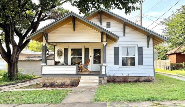 The GrayStone 2 bed/1 bath house, walkable to downtown, WiFi, pets ok w/fee