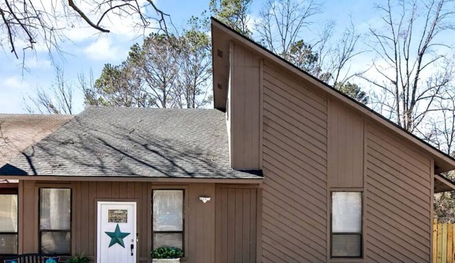 The Great Dane. 3BD/3.5BA, 1mile from Bragg