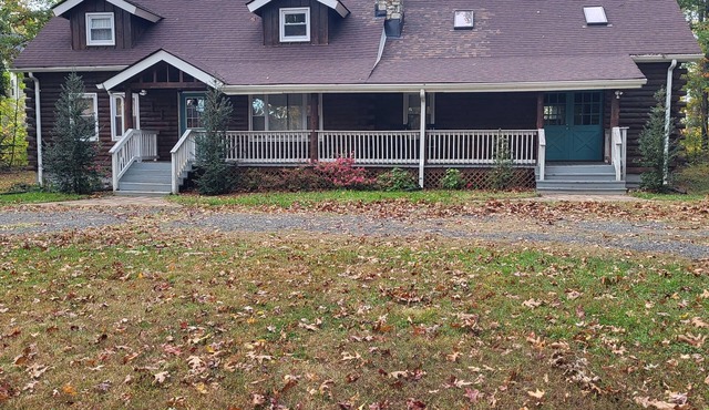 The Great Escape! 4 BR Log Cabin- A beautiful mix of modern and authentic!
