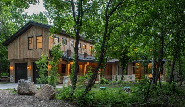 THE GREAT ESCAPE - Modern Luxury Mountain Estate, Private, Hot Tub