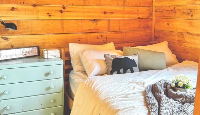 The Great Escape! (Muskoka Lake Cottages #4 WATERFRONT)