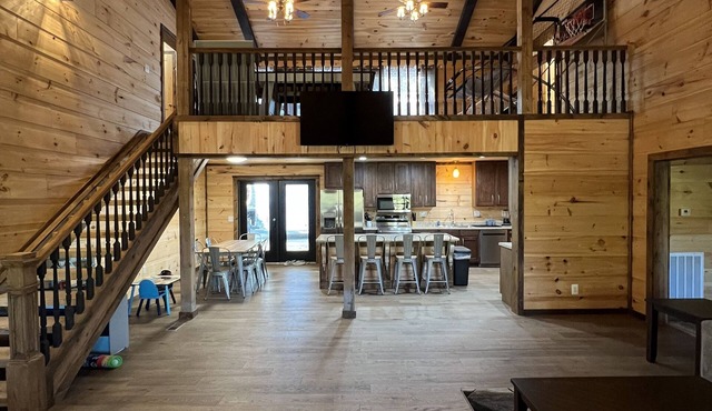 The Great Getaway Cabin (With large game loft)