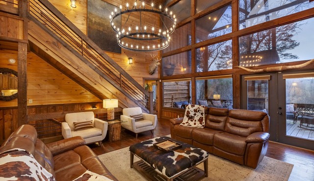 The Great Getaway~LUXURY Resort-Style Lodge~Sleeps 14~near Toccoa River~10 mins. to Blue Ridge