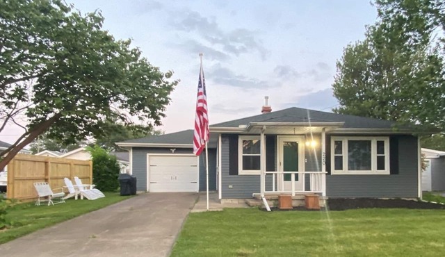 The Great Lake Escape - 1 mile to downtown PC/Walking distance to City Beach