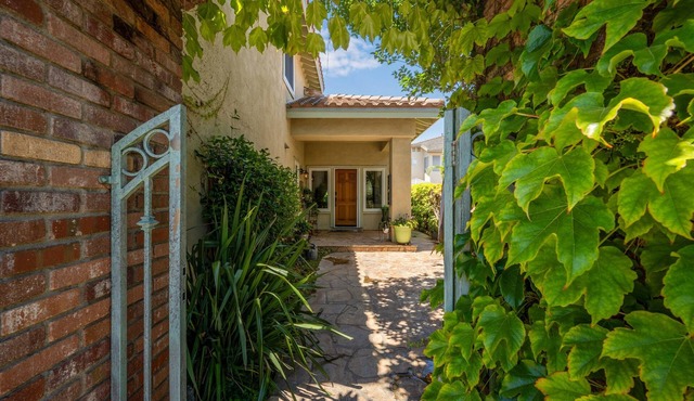 The Great Park Place! Beautiful 2bd, 2 bath, centrally located, cul-de-sac home.