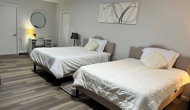 The Great Room - fully cozy & private Townhome