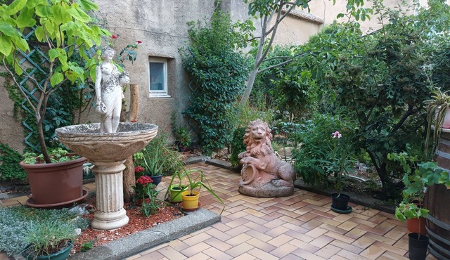 The Green Suite - With garden