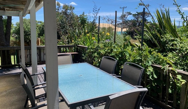 The Green Bach opposite beach- quirky and great for groups and families