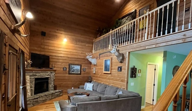 The Green Cabin-on-The Bourbon Trail- High Proof Since 2018! Recent Upgrades.