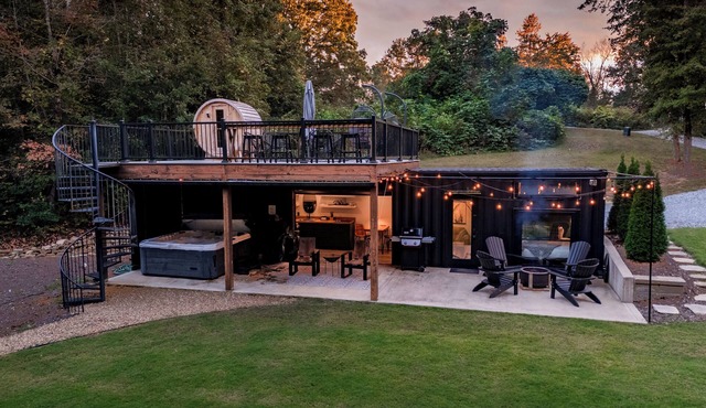 The Green Creek Shipyard | Hot Tub, Sauna, Fire Pit + Private Pond!