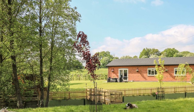 THE GREEN, family friendly, luxury holiday cottage in Uttoxeter